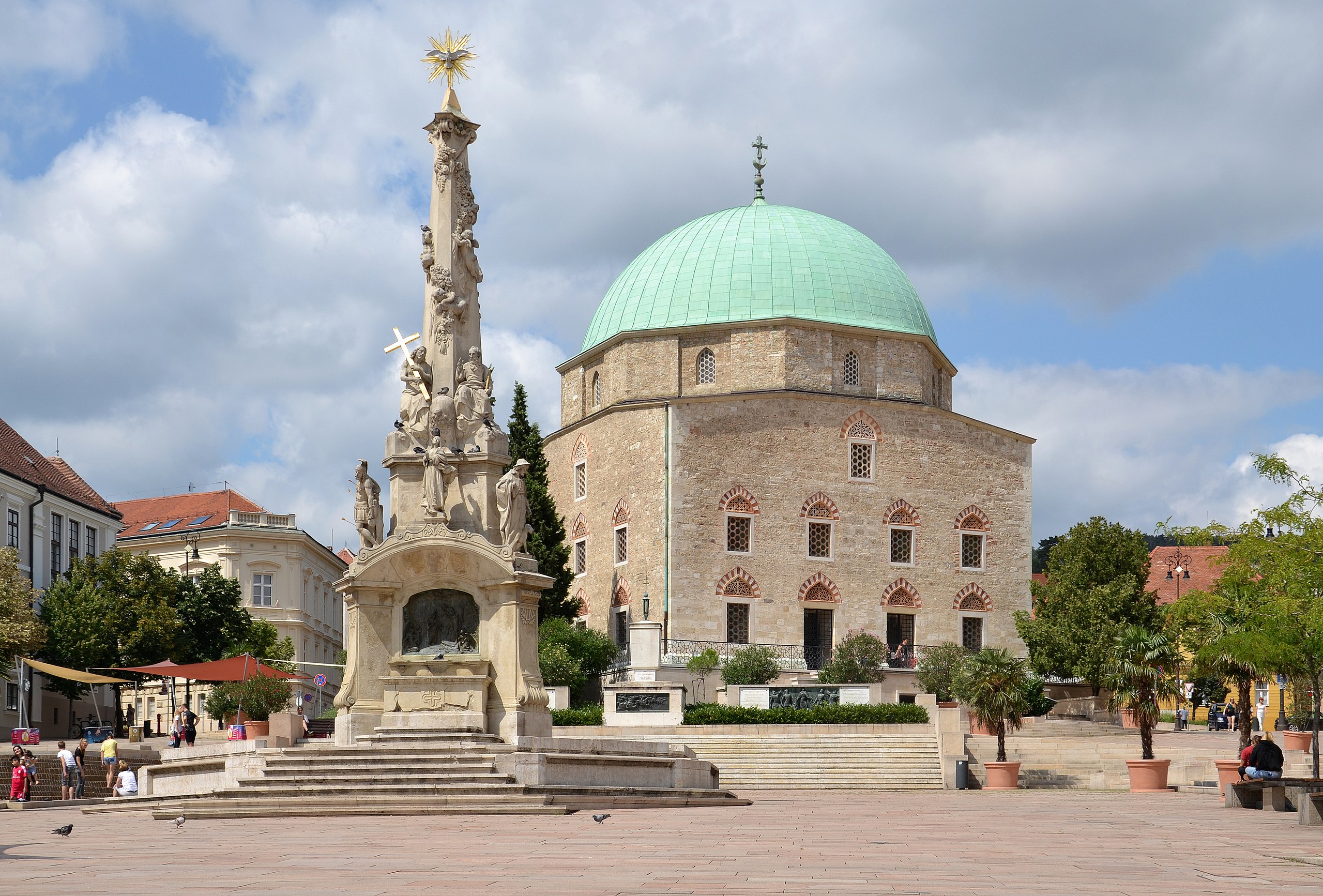 Best (and Worst) time to travel to Pécs by month